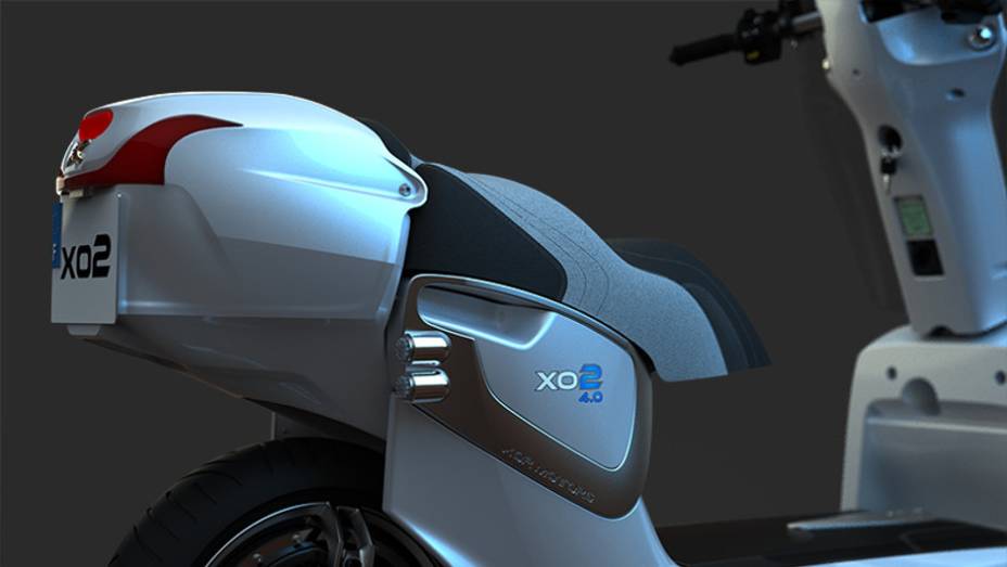 XO2 8 kW dever&aacute; custar aproximadamente 3 mil euros, enquanto o XO2 4 kw ser&aacute; um pouco mais barato, por volta dos 2.300 euros | <a href="%20https://beta-develop.quatrorodas.abril.com.br/moto/noticias/xo2-urban-transformer-scooter-eletrico-dobravel-735425.shtml" rel="migration"></a>