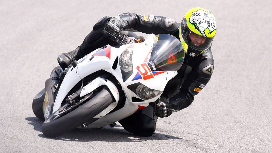 Jos&eacute; Luiz Cachorr&atilde;o garantiu o segundo lugar | <a href="https://beta-develop.quatrorodas.abril.com.br/moto/noticias/maico-teixeira-vence-1a-etapa-superbike-series-brasil-735864.shtml" rel="migration">Leia mais</a>