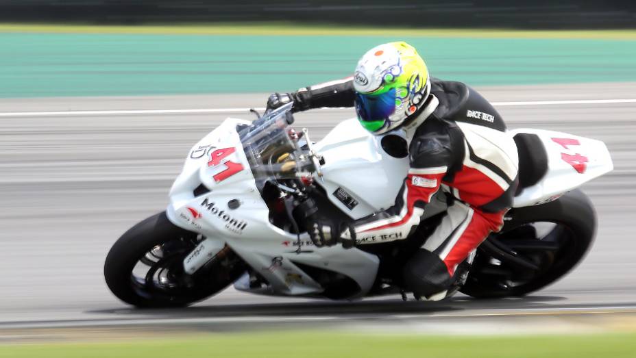 Massao Nishimoto foi o quarto colocado | <a href="https://beta-develop.quatrorodas.abril.com.br/moto/noticias/maico-teixeira-vence-1a-etapa-superbike-series-brasil-735864.shtml" rel="migration">Leia mais</a>