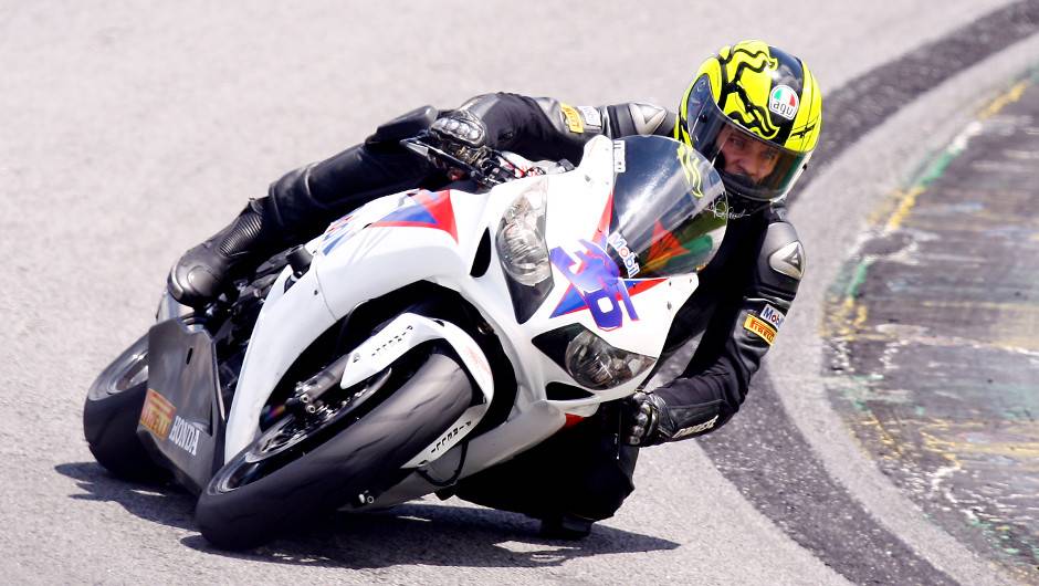 Maico Teixeira foi o pole position e garantiu a vit&oacute;ria em Interlagos | <a href="https://beta-develop.quatrorodas.abril.com.br/moto/noticias/maico-teixeira-vence-1a-etapa-superbike-series-brasil-735864.shtml" rel="migration">Leia mais</a>