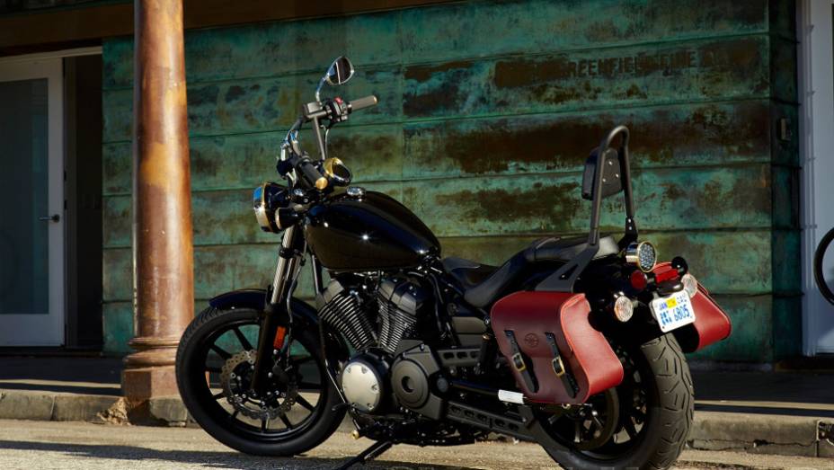 Yamaha Star Bolt na cor preta com acessórios | <a href="https://beta-develop.quatrorodas.abril.com.br/moto/noticias/yamaha-lanca-custom-star-bolt-eua-735965.shtml" rel="migration">Leia mais</a>