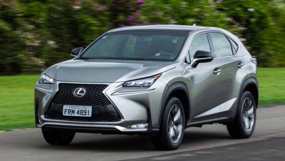 O NX 200 chega ao Brasil disposto a ampliar a participação da marca Lexus por aqui | <a href="https://beta-develop.quatrorodas.abril.com.br/noticias/fabricantes/lexus-lanca-nx-200t-brasil-846698.shtml" rel="migration">Leia mais</a>