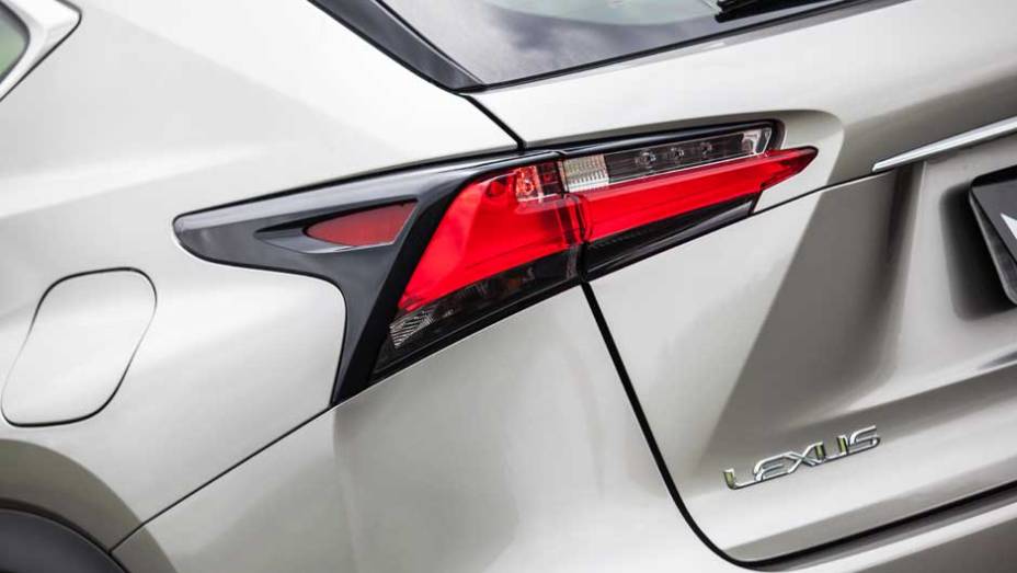 O NX 200t ser&aacute; vendido por R$ 216.300, sendo que o pacote F-Sport faz o pre&ccedil;o subir para R$ 236.900 | <a href="https://beta-develop.quatrorodas.abril.com.br/noticias/fabricantes/lexus-lanca-nx-200t-brasil-846698.shtml" rel="migration">Leia mais</a>