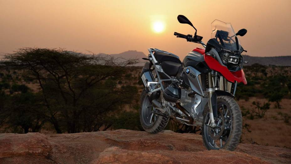A motocicleta da BMW mais vendida no mundo chegar&aacute; &agrave;s lojas equipada com refrigera&ccedil;&atilde;o mista, ou seja, l&iacute;quida e a ar | <a href="%20https://beta-develop.quatrorodas.abril.com.br/moto/noticias/nova-bmw-r-1200-gs-chega-r-73-400-738866.shtml" rel="migration">Leia mais</a>