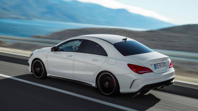 Já a tração é integral 4MATIC | <a href="https://beta-develop.quatrorodas.abril.com.br/saloes/new-york/2013/mercedes-benz-cla-45-amg-736996.shtml" rel="migration">Leia mais</a> Já a tração é integral 4MATIC | <a href="https://beta-develop.quatrorodas.abril.com.br/saloes/new-york/2013/mercedes-benz-cla-45-amg-736996.shtml" rel="migration">Leia mais</a>