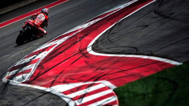 A nova Ducati 1199 Panigale R possui um motor bicilíndrico em V de 1.198 cc capaz de gerar 195 cavalos de potência | <a href="%20https://beta-develop.quatrorodas.abril.com.br/moto/noticias/ducati-lanca-1199-panigale-r-2013-austin-736714.shtml" rel="migration">Leia mais</a> A nova Ducati 1199 Panigale R possui um motor bicilíndrico em V de 1.198 cc capaz de gerar 195 cavalos de potência | <a href="%20https://beta-develop.quatrorodas.abril.com.br/moto/noticias/ducati-lanca-1199-panigale-r-2013-austin-736714.shtml" rel="migration">Leia mais</a>