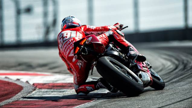 Pesando apenas 165 kg, seu torque máximo é de 13,5 kgf.m a 9.000 rpm | <a href="https://beta-develop.quatrorodas.abril.com.br/moto/noticias/ducati-lanca-1199-panigale-r-2013-austin-736714.shtml" rel="migration">Leia mais</a> Pesando apenas 165 kg, seu torque máximo é de 13,5 kgf.m a 9.000 rpm | <a href="https://beta-develop.quatrorodas.abril.com.br/moto/noticias/ducati-lanca-1199-panigale-r-2013-austin-736714.shtml" rel="migration">Leia mais</a>