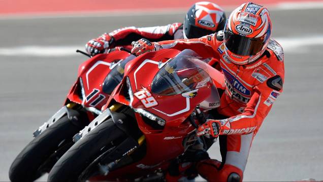 O lançamento do modelo contou com a presença dos pilotos norte-americanos Nicky Hayden (Ducati Team) e Ben Spies (Pramac Racing Team) | <a href="%20https://beta-develop.quatrorodas.abril.com.br/moto/noticias/ducati-lanca-1199-panigale-r-2013-austin-736714.shtml" rel="migration">Leia mai</a> O lançamento do modelo contou com a presença dos pilotos norte-americanos Nicky Hayden (Ducati Team) e Ben Spies (Pramac Racing Team) | <a href="%20https://beta-develop.quatrorodas.abril.com.br/moto/noticias/ducati-lanca-1199-panigale-r-2013-austin-736714.shtml" rel="migration">Leia mai</a>