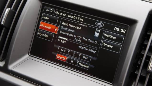 Sistema de som traz conexões auxiliares e pode ser controlado por comandos de voz | <a href="https://beta-develop.quatrorodas.abril.com.br/noticias/fabricantes/land-rover-freelander-2013-traz-mudancas-736738.shtml" rel="migration">Leia mais</a> Sistema de som traz conexões auxiliares e pode ser controlado por comandos de voz | <a href="https://beta-develop.quatrorodas.abril.com.br/noticias/fabricantes/land-rover-freelander-2013-traz-mudancas-736738.shtml" rel="migration">Leia mais</a>