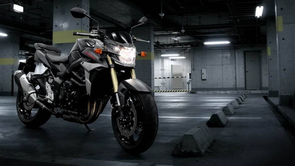 Suzuki GSR 750 Black Mat Limited Edition &eacute; lan&ccedil;ada na It&aacute;lia | <a href="https://beta-develop.quatrorodas.abril.com.br/moto/noticias/suzuki-gsr-750-black-mat-limited-edition-737271.shtml" rel="migration">Leia mais</a>
