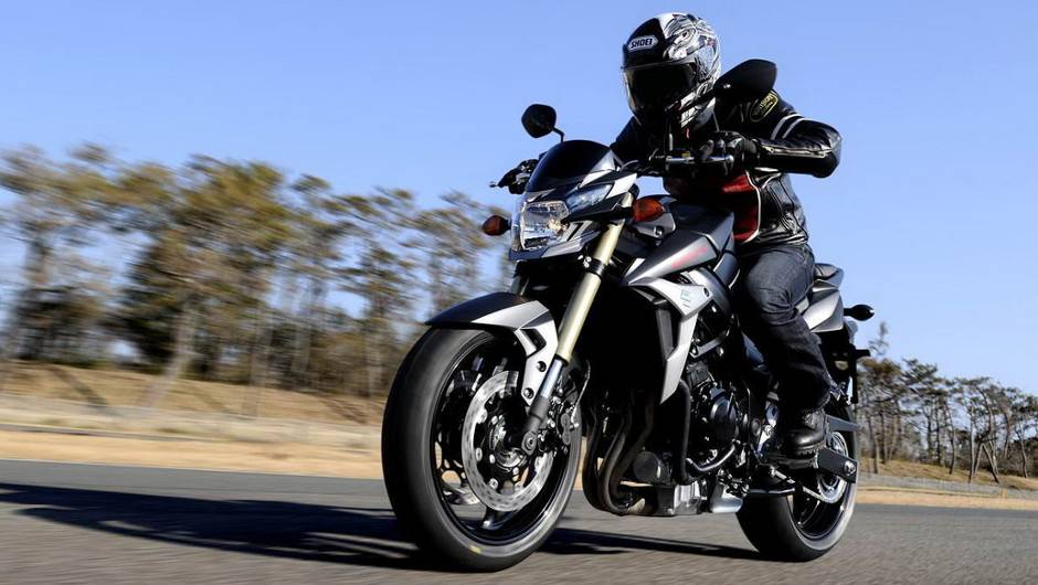 As caracter&iacute;sticas t&eacute;cnicas permanecem as mesmas: motor de 749 cc que gera 106 cavalos de pot&ecirc;ncia e um torque de 8,26 kgf.m | <a href="%20https://beta-develop.quatrorodas.abril.com.br/moto/noticias/suzuki-gsr-750-black-mat-limited-edition-737271.shtml" rel="migration">Leia mais</a>