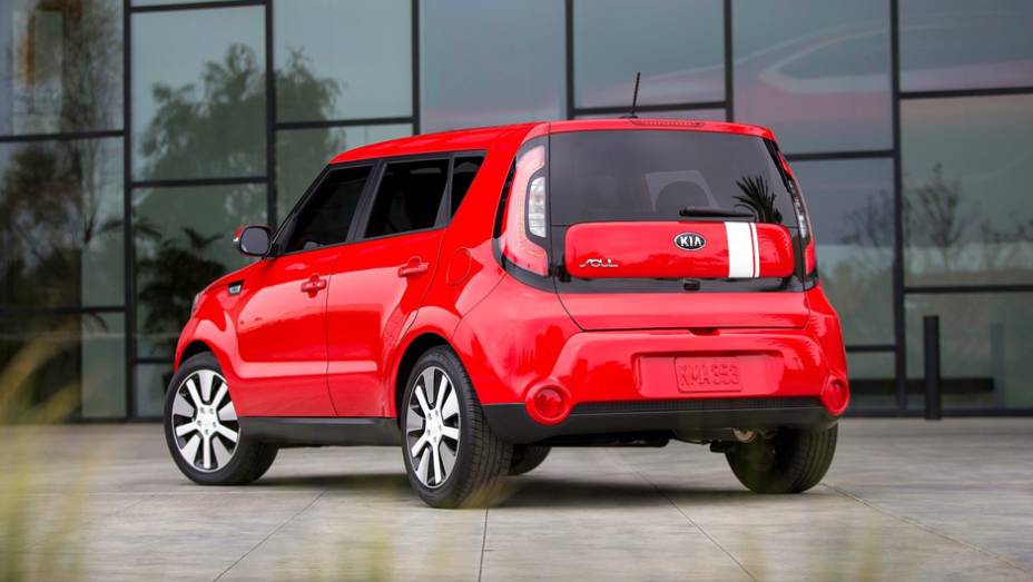 Três versões do Soul serão disponibilizadas nos Estados Unidos: Base, Plus e Exclaim | <a href="%20https://beta-develop.quatrorodas.abril.com.br/saloes/new-york/2013/kia-soul-737221.shtml" rel="migration">Leia mais</a>