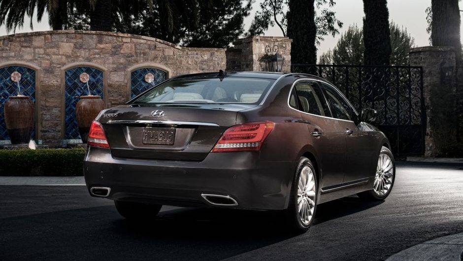 As lanternas traseiras remanejadas, de modo a garantir aspecto horizontal | <a href="%20https://beta-develop.quatrorodas.abril.com.br/saloes/new-york/2013/hyundai-equus-737279.shtml" rel="migration">Leia mais</a> As lanternas traseiras remanejadas, de modo a garantir aspecto horizontal | <a href="%20https://beta-develop.quatrorodas.abril.com.br/saloes/new-york/2013/hyundai-equus-737279.shtml" rel="migration">Leia mais</a>