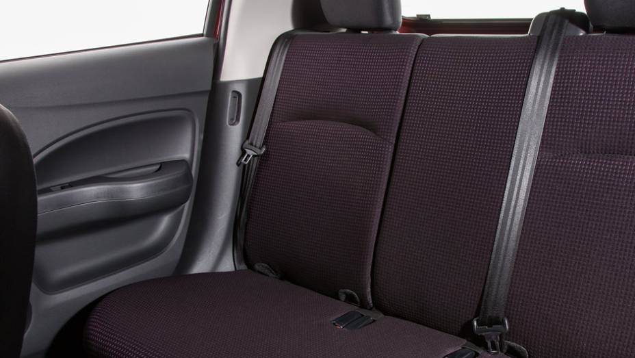 Em termos de conforto e conveni&ecirc;ncia, vem com climate control autom&aacute;tico, vidros e retrovisores el&eacute;tricos... | <a href="%20https://beta-develop.quatrorodas.abril.com.br/saloes/new-york/2013/mitsubishi-mirage-737029.shtml" rel="migration">Leia mais</a>