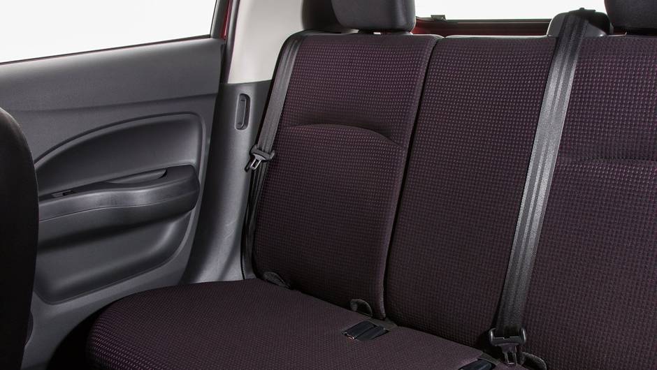 Em termos de conforto e conveni&ecirc;ncia, vem com climate control autom&aacute;tico, vidros e retrovisores el&eacute;tricos... | <a href="%20https://beta-develop.quatrorodas.abril.com.br/saloes/new-york/2013/mitsubishi-mirage-737029.shtml" rel="migration">Leia mais</a>
