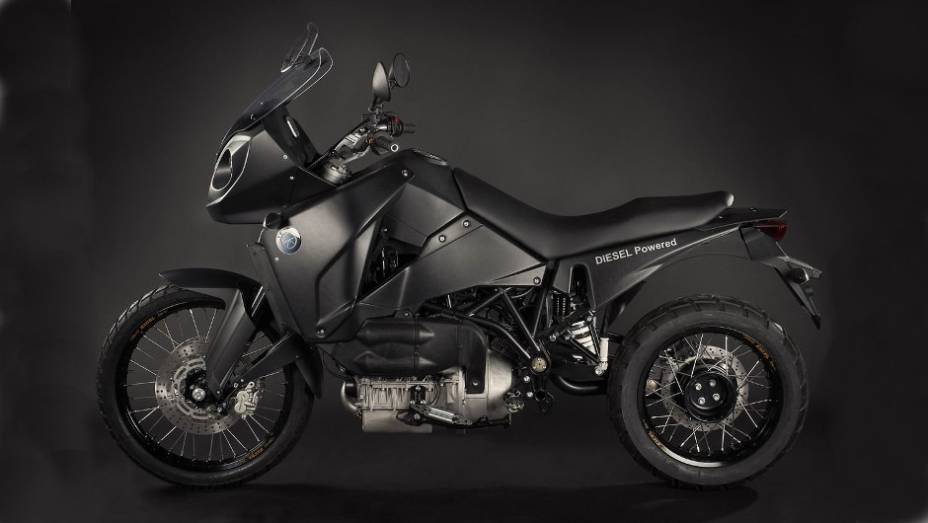 A Track Diesel T-800 CDI 2013 possui um motor tricil&iacute;ndrico de 800 cc movido a diesel | <a href="https://beta-develop.quatrorodas.abril.com.br/moto/noticias/conheca-track-diesel-t-800-cdi-2013-737565.shtml" rel="migration">Leia mais</a>