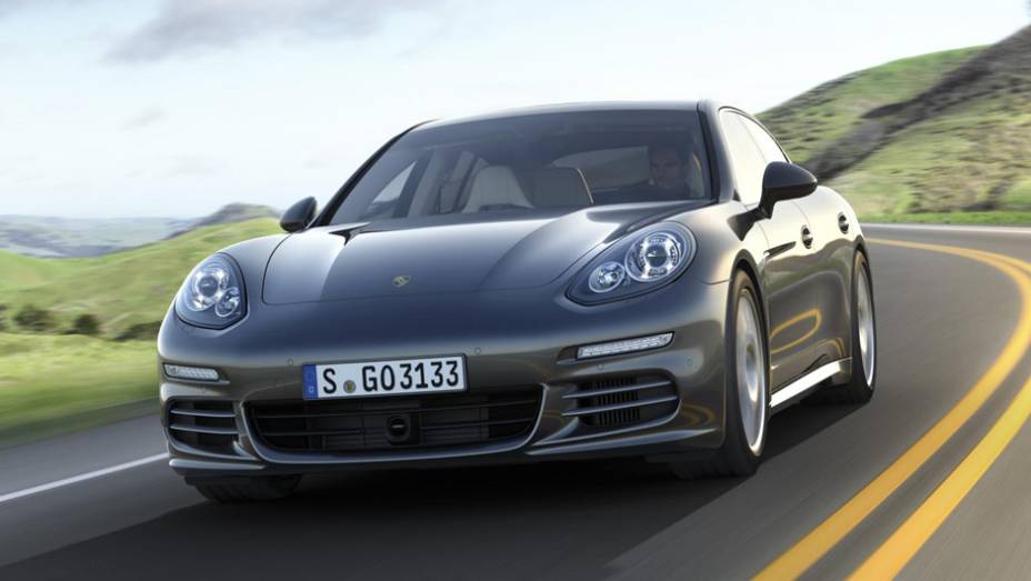 Notou alguma diferen&ccedil;a? Este &eacute; o Panamera 2014... | <a href="https://beta-develop.quatrorodas.abril.com.br/saloes/xangai/2013/porsche-panamera-738686.shtml" rel="migration">Leia mais</a>