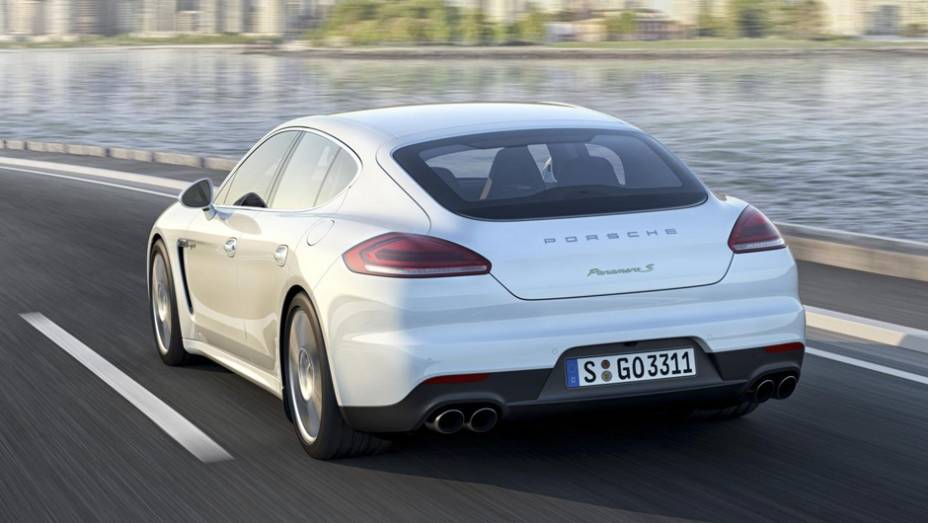 ..., incluindo novas lanternas, que lembram as do Cayman | <a href="https://beta-develop.quatrorodas.abril.com.br/saloes/xangai/2013/porsche-panamera-738686.shtml" rel="migration">Leia mais</a>