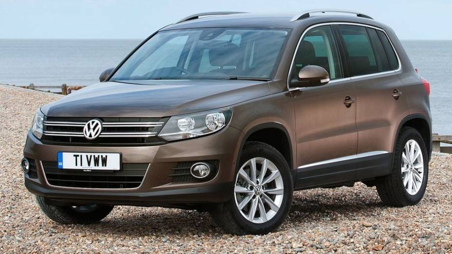 3&ordm; - VW Tiguan - Unidades vendidas mundialmente em 2012: 429.013 - Unidades vendidas no Brasil em 2012: 4.479 | <a href="%20https://beta-develop.quatrorodas.abril.com.br/noticias/mercado/honda-cr-v-suv-mais-vendido-mundo-2012-737748.shtml" rel="migration">Leia mais</a>