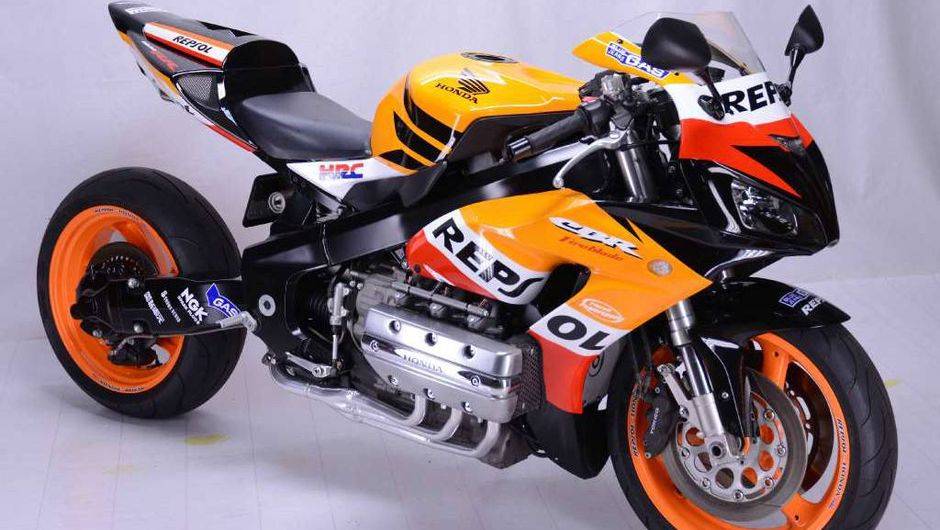 Cedric Smith, t&eacute;cnico da concession&aacute;ria Everett Powersports, deu asas &agrave; imagina&ccedil;&atilde;o | <a href="https://beta-develop.quatrorodas.abril.com.br/moto/noticias/dono-concessionaria-cria-honda-cbr1800rr-737927.shtml" rel="migration">Leia mais</a>