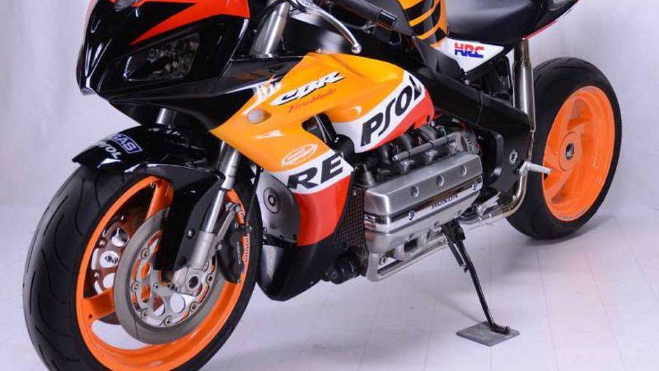 O resultado &eacute; esse que pode ser visto acima: a Honda CBR1800RR | <a href="https://beta-develop.quatrorodas.abril.com.br/moto/noticias/dono-concessionaria-cria-honda-cbr1800rr-737927.shtml" rel="migration">Leia mais</a>
