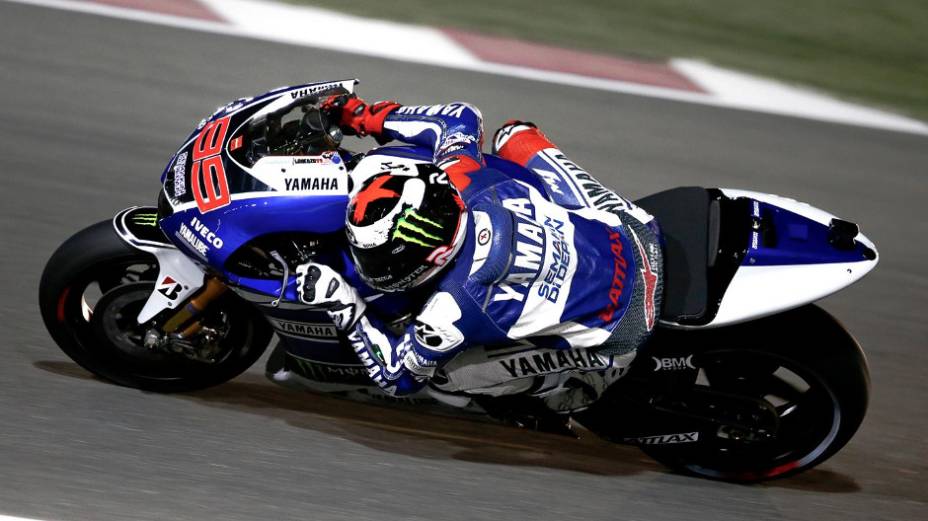 Jorge Lorenzo (Yamaha Factory Racing) garantiu a pole position no Catar | <a href="https://beta-develop.quatrorodas.abril.com.br/moto/noticias/motogp-lorenzo-garante-pole-catar-738025.shtml" rel="migration">Leia mais</a>