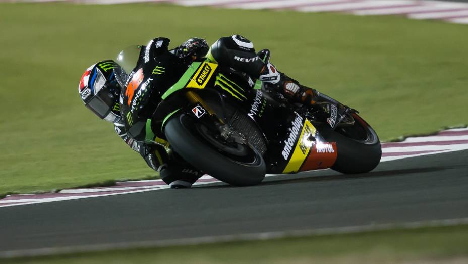 O britânico Bradley Smith (Monster Yamaha Tech 3) ficou com o nono tempo | <a href="https://beta-develop.quatrorodas.abril.com.br/moto/noticias/motogp-lorenzo-garante-pole-catar-738025.shtml" rel="migration">Leia mais</a>