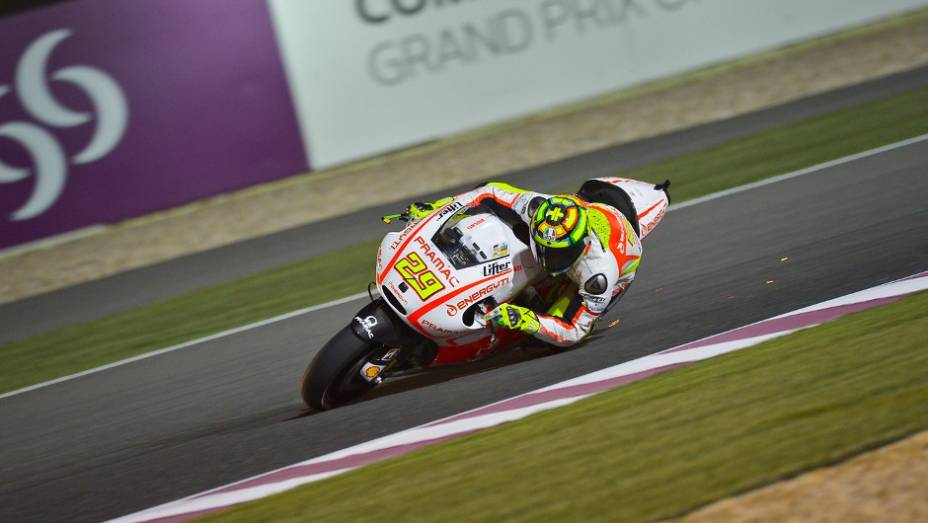 Andrea Iannone (Energy T.I. Pramac Racing) fechou a lista dos dez primeiros | <a href="https://beta-develop.quatrorodas.abril.com.br/moto/noticias/motogp-lorenzo-garante-pole-catar-738025.shtml" rel="migration">Leia mais</a>