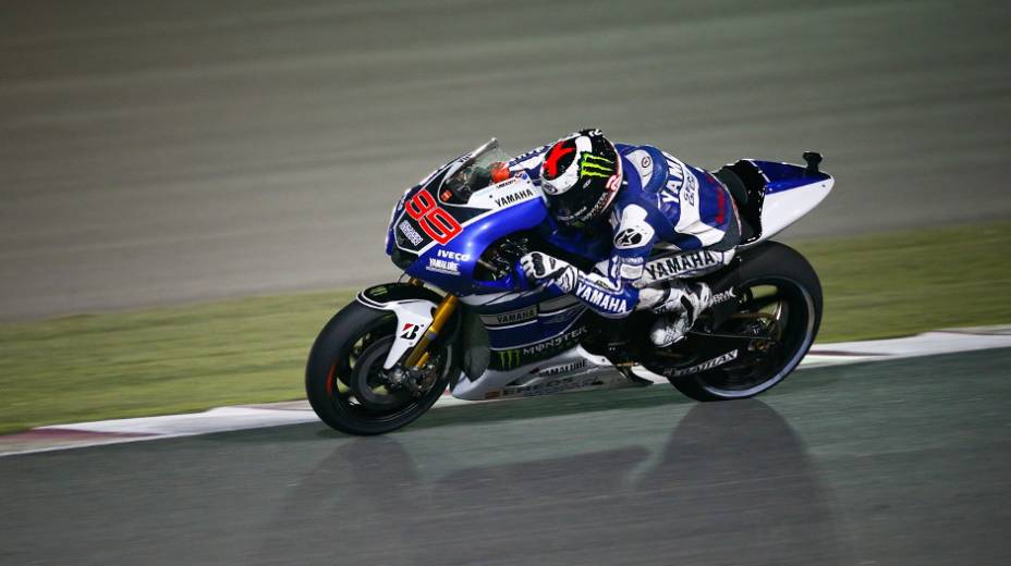 Jorge Lorenzo (Yamaha Factory Racing) garantiu a vitória no GP do Catar | <a href="https://beta-develop.quatrorodas.abril.com.br/moto/noticias/motogp-jorge-lorenzo-vence-corrida-catar-738020.shtml" rel="migration">Leia mais</a> Jorge Lorenzo (Yamaha Factory Racing) garantiu a vitória no GP do Catar | <a href="https://beta-develop.quatrorodas.abril.com.br/moto/noticias/motogp-jorge-lorenzo-vence-corrida-catar-738020.shtml" rel="migration">Leia mais</a>