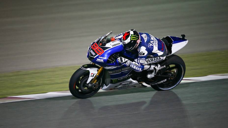 Jorge Lorenzo (Yamaha Factory Racing) garantiu a vitória no GP do Catar | <a href="https://beta-develop.quatrorodas.abril.com.br/moto/noticias/motogp-jorge-lorenzo-vence-corrida-catar-738020.shtml" rel="migration">Leia mais</a>