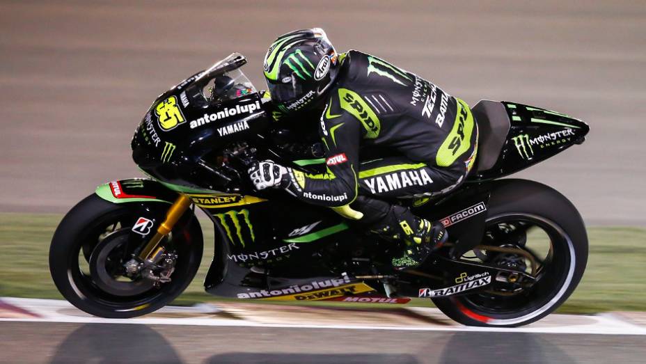 Cal Crutchlow (Monster Yamaha Tech 3) ficou com a quinta colocação | <a href="https://beta-develop.quatrorodas.abril.com.br/moto/noticias/motogp-jorge-lorenzo-vence-corrida-catar-738020.shtml" rel="migration">Leia mais</a>