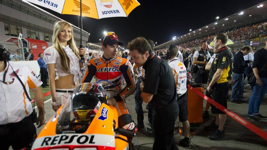 Veja como foi a corrida que contou com a presen&ccedil;a de belas garotas! | <a href="https://beta-develop.quatrorodas.abril.com.br/moto/galerias/competicoes/motogp-catar-corrida-738027.shtml" rel="migration">Leia mais</a>