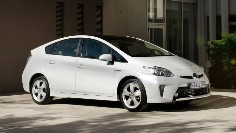 Hatchbacks - 2013 Toyota Prius - Preço inicial nos EUA: US$ 24.200 - Preço inicial no Brasil: não é vendido | <a href="%20https://beta-develop.quatrorodas.abril.com.br/noticias/mercado/gm-domina-premio-best-cars-for-families-2013-738171.shtml" rel="migration">Leia mais</a>