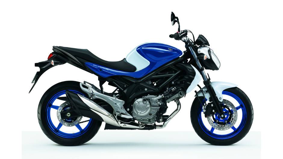 A motocicleta chegará ao Brasil com o preço público sugerido de R$ 26.990,00 | <a href="https://beta-develop.quatrorodas.abril.com.br/moto/noticias/suzuki-anuncia-5-lancamentos-brasil-738290.shtml" rel="migration">Leia mais</a> A motocicleta chegará ao Brasil com o preço público sugerido de R$ 26.990,00 | <a href="https://beta-develop.quatrorodas.abril.com.br/moto/noticias/suzuki-anuncia-5-lancamentos-brasil-738290.shtml" rel="migration">Leia mais</a>