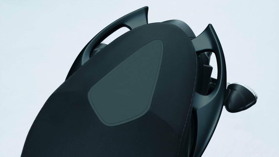 Dispon&iacute;vel nas cores cinza, azul e preta a partir de junho | <a href="https://beta-develop.quatrorodas.abril.com.br/moto/noticias/suzuki-anuncia-5-lancamentos-brasil-738290.shtml" rel="migration">Leia mais</a>