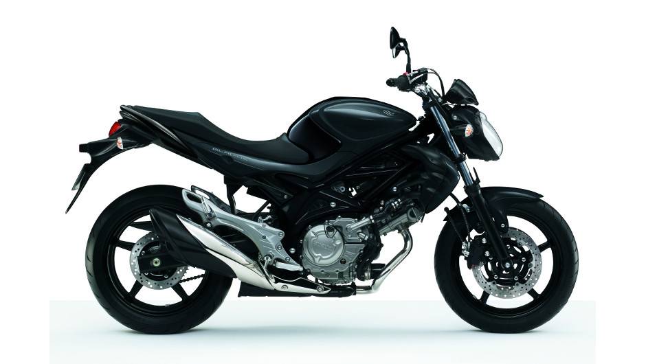 Suzuki lan&ccedil;ou a Gladius no Brasil | <a href="https://beta-develop.quatrorodas.abril.com.br/moto/noticias/suzuki-anuncia-5-lancamentos-brasil-738290.shtml" rel="migration">Leia mais</a>