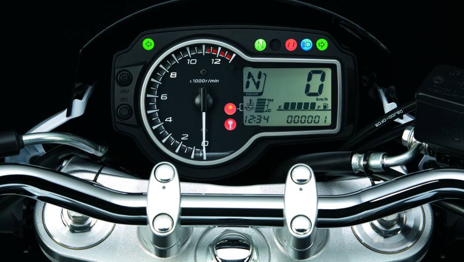 A motocicleta est&aacute; equipada com bons pacotes de tecnologia, come&ccedil;ando com os freios ABS | <a href="https://beta-develop.quatrorodas.abril.com.br/moto/noticias/suzuki-anuncia-5-lancamentos-brasil-738290.shtml" rel="migration">Leia mais</a>