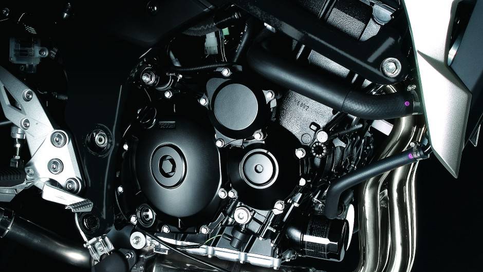 Dispon&iacute;vel nas cores azul, branca e preta, a Suzuki GSR 750 tem o pre&ccedil;o p&uacute;blico sugerido de R$ 36.990,00 | <a href="%20https://beta-develop.quatrorodas.abril.com.br/moto/noticias/suzuki-anuncia-5-lancamentos-brasil-738290.shtml" rel="migration">Leia mais</a>