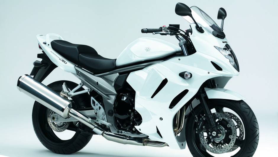 Seu motor &eacute; capaz de gerar at&eacute; 98 cavalos de pot&ecirc;ncia | <a href="https://beta-develop.quatrorodas.abril.com.br/moto/noticias/suzuki-anuncia-5-lancamentos-brasil-738290.shtml" rel="migration">Leia mais</a>