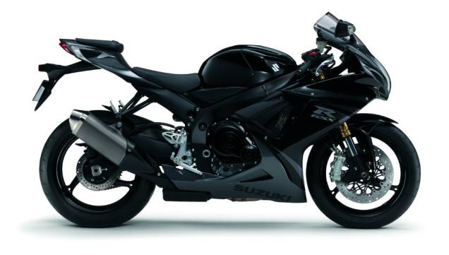 Disponível nas cores azul e preta, a GSX-R750 poderá ser encontrada nas lojas a partir de maio | <a href="%20https://beta-develop.quatrorodas.abril.com.br/moto/noticias/suzuki-anuncia-5-lancamentos-brasil-738290.shtml" rel="migration">Leia mais</a> Disponível nas cores azul e preta, a GSX-R750 poderá ser encontrada nas lojas a partir de maio | <a href="%20https://beta-develop.quatrorodas.abril.com.br/moto/noticias/suzuki-anuncia-5-lancamentos-brasil-738290.shtml" rel="migration">Leia mais</a>