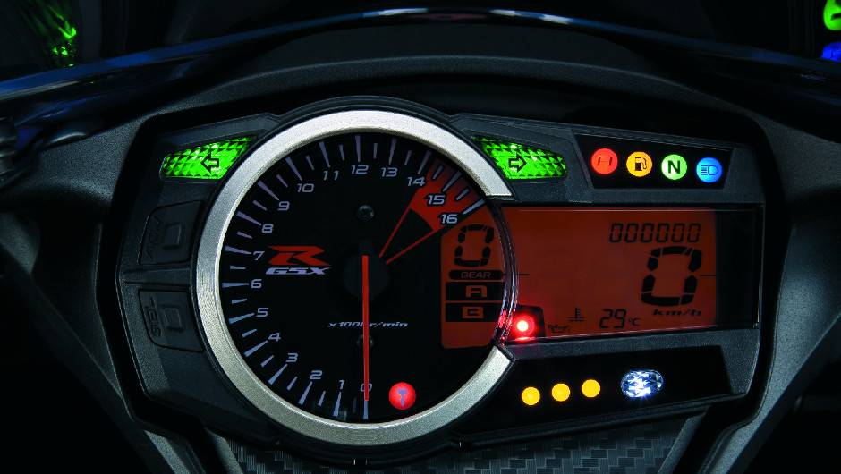 Suzuki GSX-R750 tem pre&ccedil;o sugerido de R$ 49.900,00 | <a href="https://beta-develop.quatrorodas.abril.com.br/moto/noticias/suzuki-anuncia-5-lancamentos-brasil-738290.shtml" rel="migration">Leia mais</a>