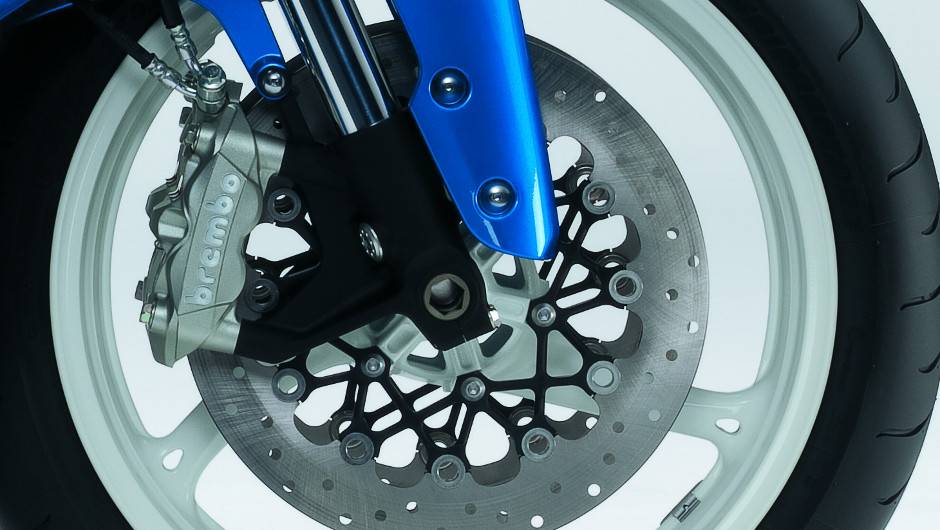Suzuki GSX-R750 n&atilde;o conta com freios ABS | <a href="https://beta-develop.quatrorodas.abril.com.br/moto/noticias/suzuki-anuncia-5-lancamentos-brasil-738290.shtml" rel="migration">Leia mais</a>