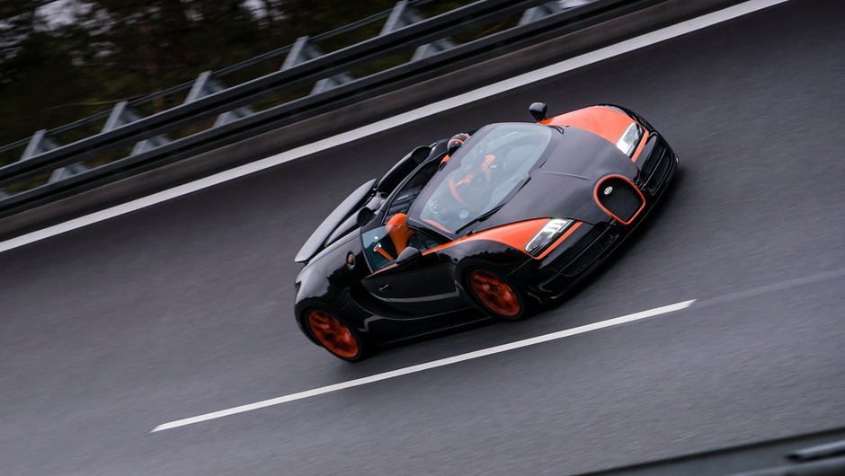 Depois de alcan&ccedil;ar a marca, o Veyron Grand Sport Vitesse WRC Edition ser&aacute; apresentado ao p&uacute;blico no Sal&atilde;o de Xangai | <a href="%20https://beta-develop.quatrorodas.abril.com.br/saloes/xangai/2013/bugatti-veyron-grand-sport-vitesse-wrc-edition-738696.shtml" rel="migration">Leia mais</a>