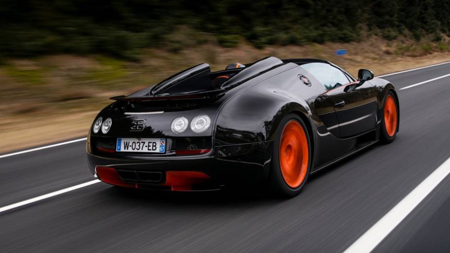 Apenas oito unidades do conversível serão produzidas | <a href="https://beta-develop.quatrorodas.abril.com.br/saloes/xangai/2013/bugatti-veyron-grand-sport-vitesse-wrc-edition-738696.shtml" rel="migration">Leia mais</a>