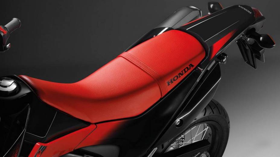 A Honda CRF 250M &eacute; capaz de gerar at&eacute; 23 cavalos de pot&ecirc;ncia a 8.500 rpm | <a href="https://beta-develop.quatrorodas.abril.com.br/moto/noticias/honda-crf-250m-2013-chega-espanha-junho-738432.shtml" rel="migration">Leia mais</a>