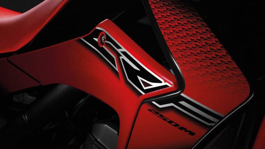 Seu torque m&aacute;ximo &eacute; de 2,2 kgf.m a 7.000 rpm | <a href="https://beta-develop.quatrorodas.abril.com.br/moto/noticias/honda-crf-250m-2013-chega-espanha-junho-738432.shtml" rel="migration">Leia mais</a>