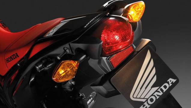 Pesando 145 quilos, em ordem de marcha, a nova Honda CRF 250M apresenta uma autonomia máxima que se aproxima dos 250 quilômetros | <a href="%20https://beta-develop.quatrorodas.abril.com.br/moto/noticias/honda-crf-250m-2013-chega-espanha-junho-738432.shtml" rel="migration">Leia mais</a> Pesando 145 quilos, em ordem de marcha, a nova Honda CRF 250M apresenta uma autonomia máxima que se aproxima dos 250 quilômetros | <a href="%20https://beta-develop.quatrorodas.abril.com.br/moto/noticias/honda-crf-250m-2013-chega-espanha-junho-738432.shtml" rel="migration">Leia mais</a>