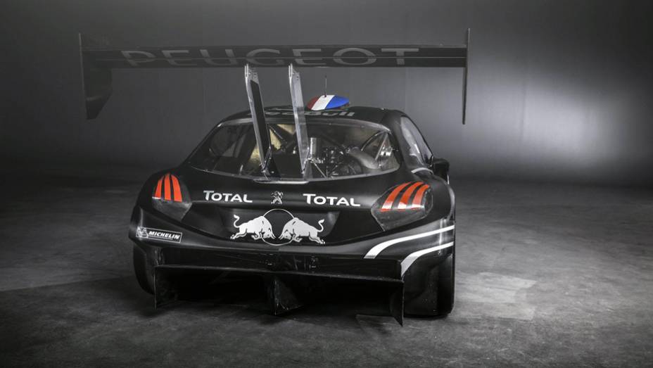 Olha o tamanho deste aerofólio... A asa foi emprestada do 908, protótipo que já disputou as 24 Horas de Le Mans | <a href="%20https://beta-develop.quatrorodas.abril.com.br/noticias/fabricantes/peugeot-revela-208-pikes-peak-738727.shtml" rel="migration">Leia mais</a> Olha o tamanho deste aerofólio... A asa foi emprestada do 908, protótipo que já disputou as 24 Horas de Le Mans | <a href="%20https://beta-develop.quatrorodas.abril.com.br/noticias/fabricantes/peugeot-revela-208-pikes-peak-738727.shtml" rel="migration">Leia mais</a>