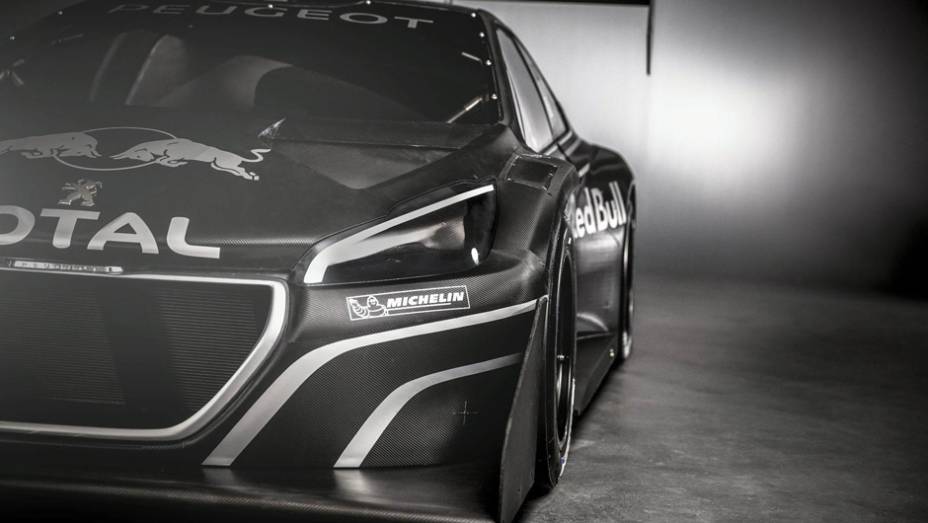 O bólido será pilotado por ninguém mais, ninguém menos do que Sebastien Loeb | <a href="https://beta-develop.quatrorodas.abril.com.br/noticias/fabricantes/peugeot-revela-208-pikes-peak-738727.shtml" rel="migration">Leia mais</a>