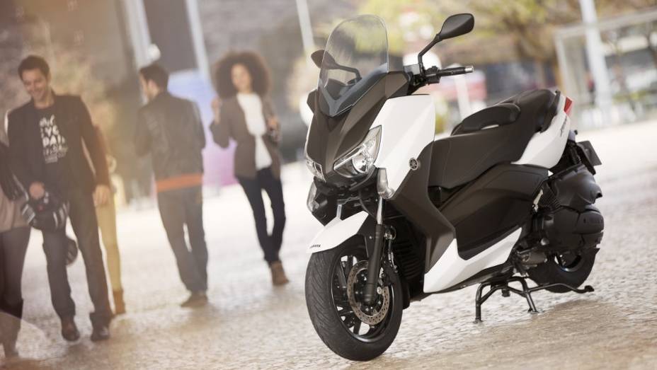 Yamaha lança X-Max 400 na Europa | <a href="https://beta-develop.quatrorodas.abril.com.br/moto/noticias/yamaha-lanca-x-max-400-europa-738761.shtml" rel="migration">Leia mais</a>